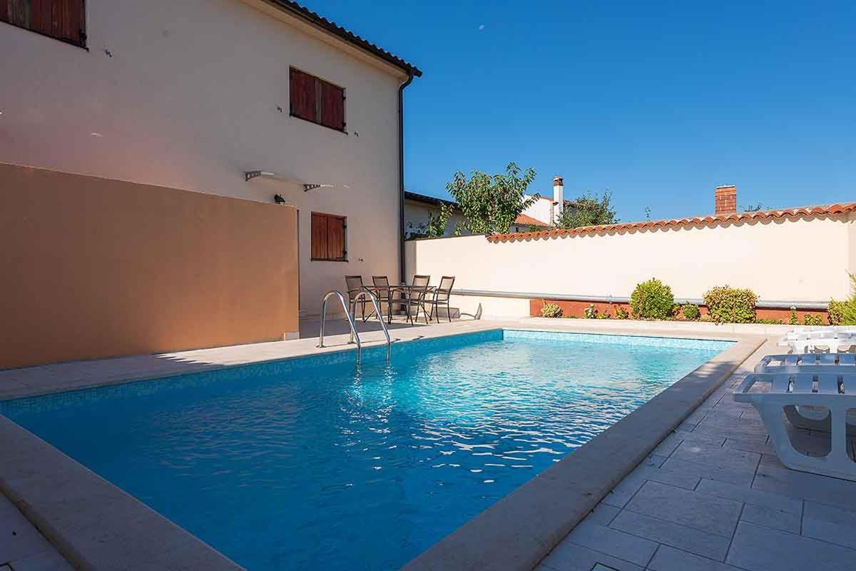 House Melly With Swimming Pool Villa Rovinjsko Selo Exteriör bild